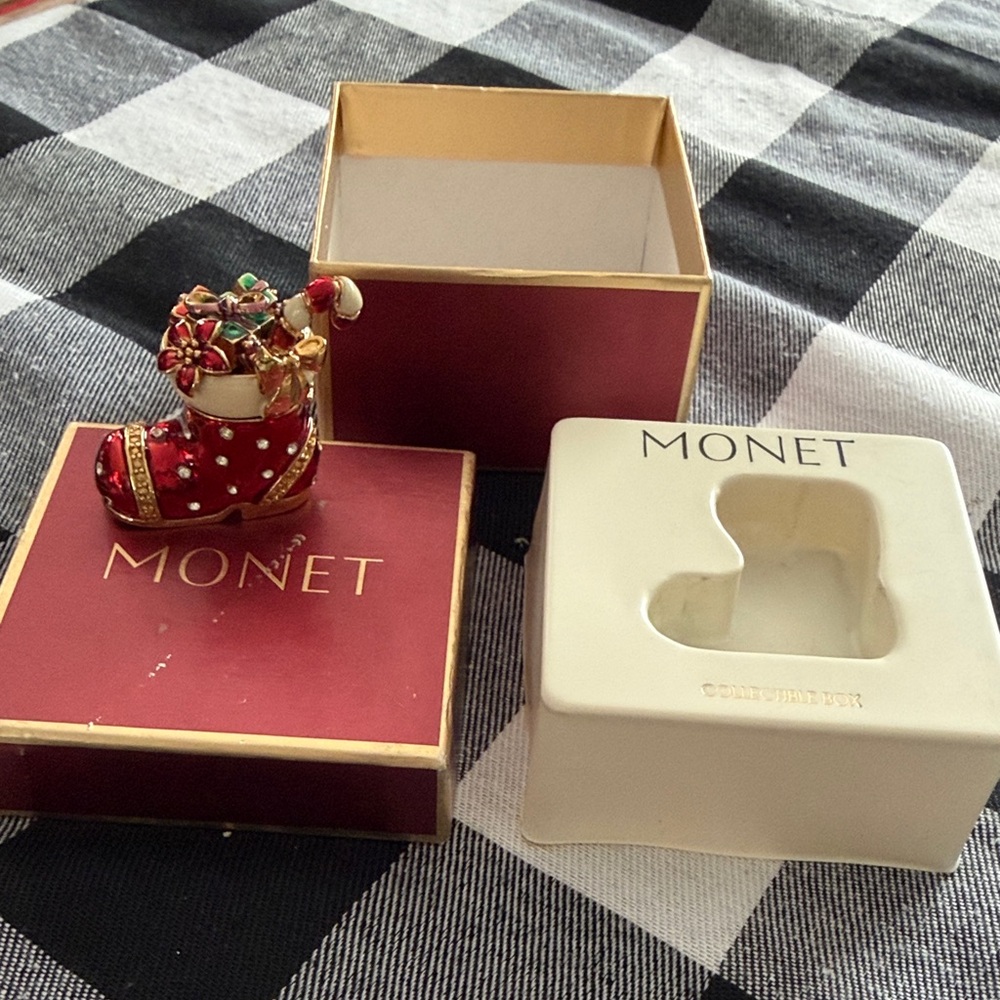 Monet vintage 2003 collectible box Christmas